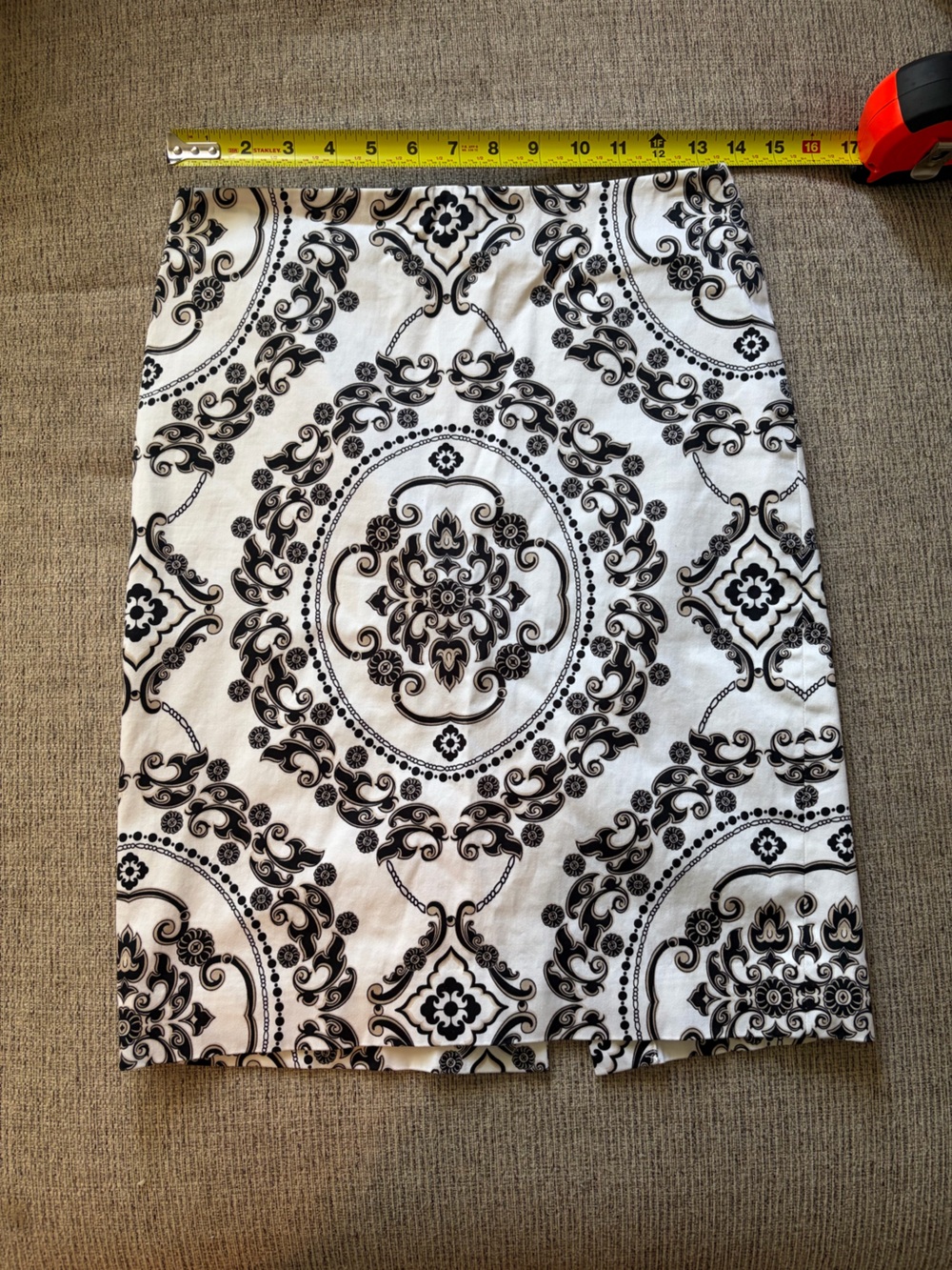 White House Black Market Black and White Medallion Pencil Skirt